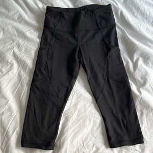 Lululemon compression capri leggings - size 6